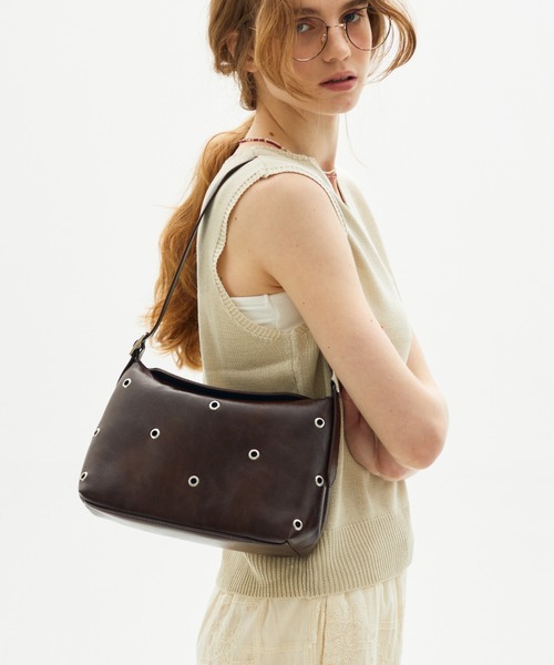 full/fill.(フルフィル)の「eyelet square shoulder bag / アイレットスクエアショルダーバッグ(ショルダーバッグ・レディース・ブラック/ブラウン・FREE)」の1枚目の写真