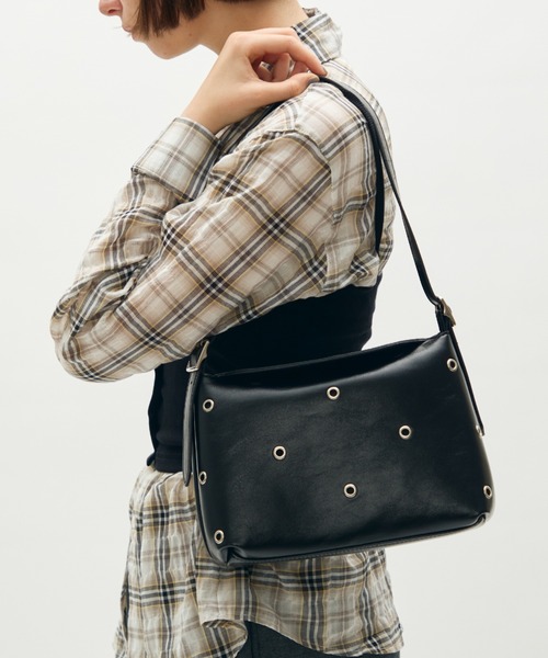 full/fill.(フルフィル)の「eyelet square shoulder bag / アイレットスクエアショルダーバッグ(ショルダーバッグ・レディース・ブラック/ブラウン・FREE)」の2枚目の写真