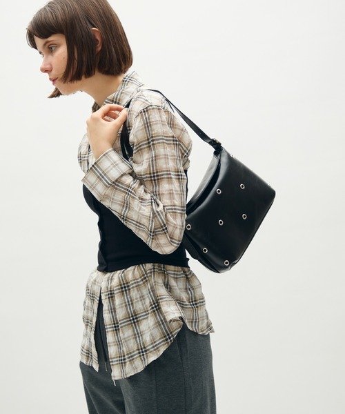 full/fill.(フルフィル)の「eyelet square shoulder bag / アイレットスクエアショルダーバッグ(ショルダーバッグ・レディース・ブラック/ブラウン・FREE)」の12枚目の写真