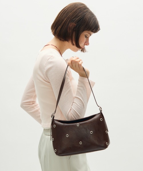 full/fill.(フルフィル)の「eyelet square shoulder bag / アイレットスクエアショルダーバッグ(ショルダーバッグ・レディース・ブラック/ブラウン・FREE)」の4枚目の写真
