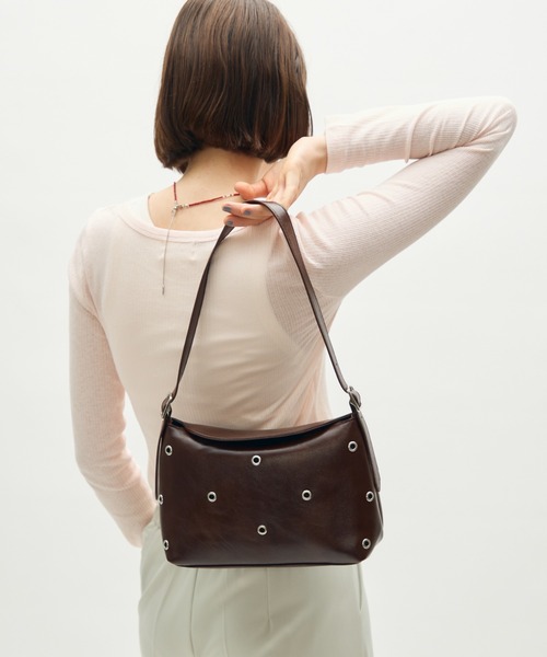 full/fill.(フルフィル)の「eyelet square shoulder bag / アイレットスクエアショルダーバッグ(ショルダーバッグ・レディース・ブラック/ブラウン・FREE)」の5枚目の写真