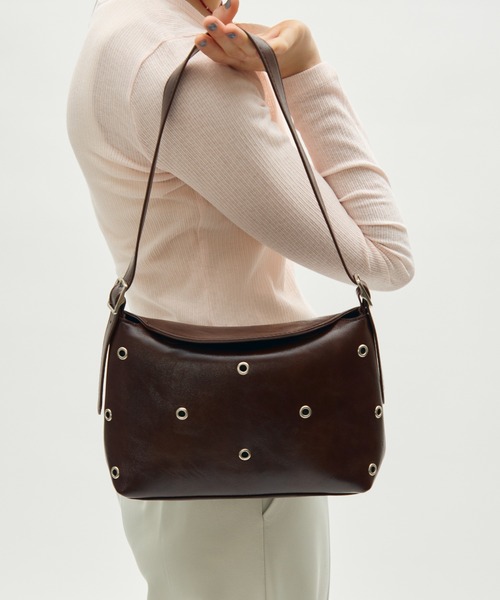 full/fill.(フルフィル)の「eyelet square shoulder bag / アイレットスクエアショルダーバッグ(ショルダーバッグ・レディース・ブラック/ブラウン・FREE)」の6枚目の写真