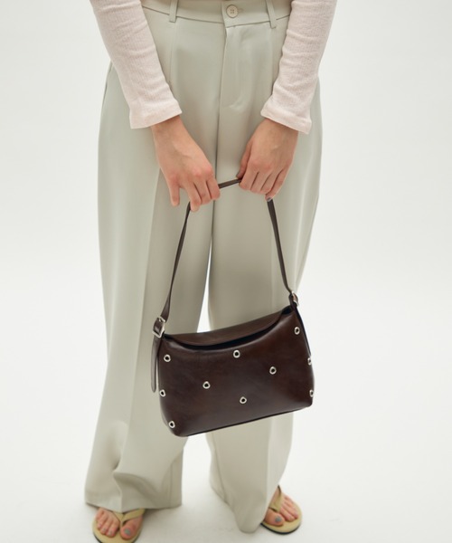 full/fill.(フルフィル)の「eyelet square shoulder bag / アイレットスクエアショルダーバッグ(ショルダーバッグ・レディース・ブラック/ブラウン・FREE)」の10枚目の写真