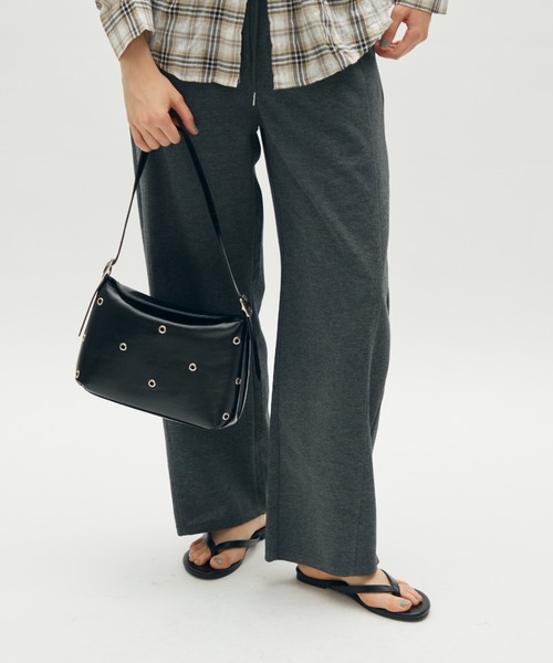 full/fill.(フルフィル)の「eyelet square shoulder bag / アイレットスクエアショルダーバッグ(ショルダーバッグ・レディース・ブラック/ブラウン・FREE)」の16枚目の写真