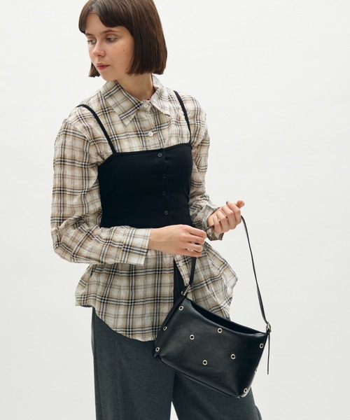 full/fill.(フルフィル)の「eyelet square shoulder bag / アイレットスクエアショルダーバッグ(ショルダーバッグ・レディース・ブラック/ブラウン・FREE)」の13枚目の写真