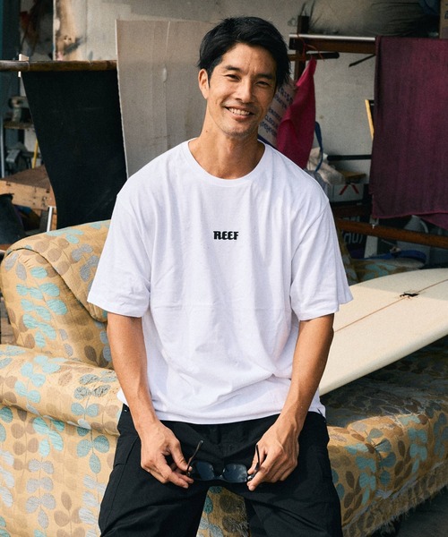 REEF(リーフ)の「REEF メンズ 26SM HERITAGE LOGO T Tシャツ 【2026年夏モデル】/リーフワンポイント半袖ロゴTシャツ(Tシャツ/カットソー・メンズ・ホワイト/ブラック/グレー/ブルー系その他・SMALL/MEDIUM/X-LARGE/LARGE)」の2枚目の写真