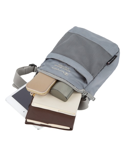 Champion（チャンピオン）の「チャンピオン ショルダーバッグ 5B35 縦型 2L 65311（ショルダーバッグ・メンズ・グレー/マスタード/ブラック・FREE）」の5枚目の写真