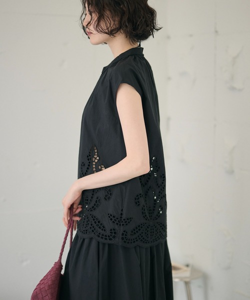 LAULEN（ローレン）の「eyelet lace v neck blouse /アイレットレースVネックブラウス（シャツ/ブラウス・レディース・ホワイト/ブラック・FREE）」の8枚目の写真