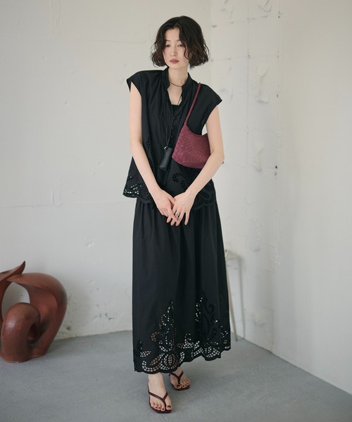 LAULEN（ローレン）の「eyelet lace v neck blouse /アイレットレースVネックブラウス（シャツ/ブラウス・レディース・ホワイト/ブラック・FREE）」の10枚目の写真