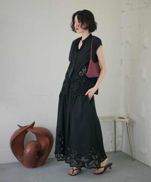 LAULEN（ローレン）の「eyelet lace v neck blouse /アイレットレースVネックブラウス（シャツ/ブラウス・レディース・ホワイト/ブラック・FREE）」の11枚目の写真