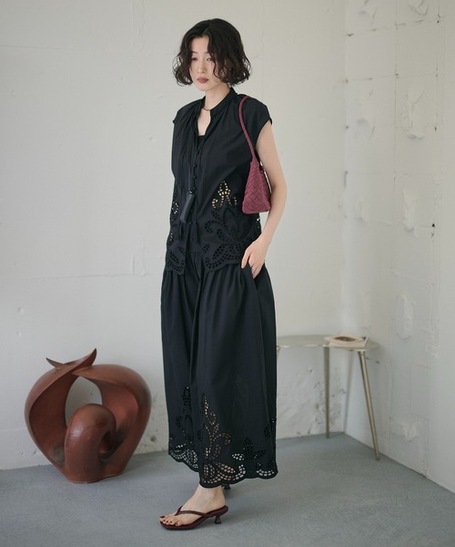 LAULEN（ローレン）の「eyelet lace v neck blouse /アイレットレースVネックブラウス（シャツ/ブラウス・レディース・ホワイト/ブラック・FREE）」の12枚目の写真