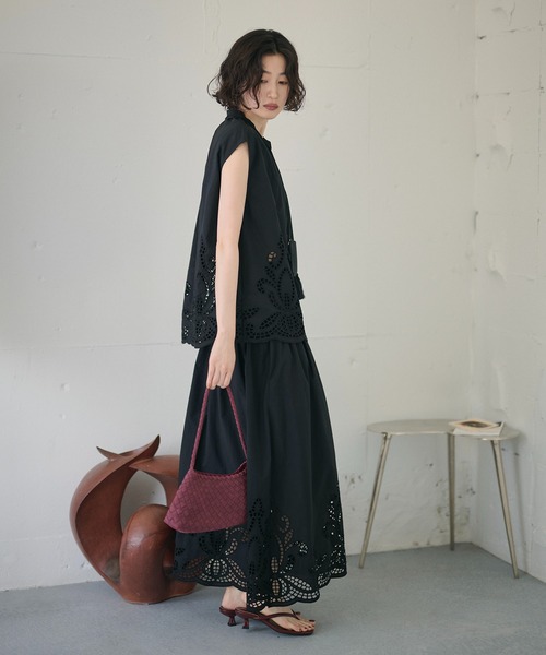 LAULEN（ローレン）の「eyelet lace v neck blouse /アイレットレースVネックブラウス（シャツ/ブラウス・レディース・ホワイト/ブラック・FREE）」の14枚目の写真
