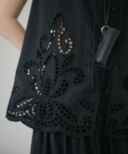 LAULEN（ローレン）の「eyelet lace v neck blouse /アイレットレースVネックブラウス（シャツ/ブラウス・レディース・ホワイト/ブラック・FREE）」の18枚目の写真