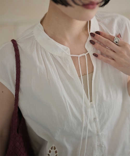 LAULEN（ローレン）の「eyelet lace v neck blouse /アイレットレースVネックブラウス（シャツ/ブラウス・レディース・ホワイト/ブラック・FREE）」の21枚目の写真