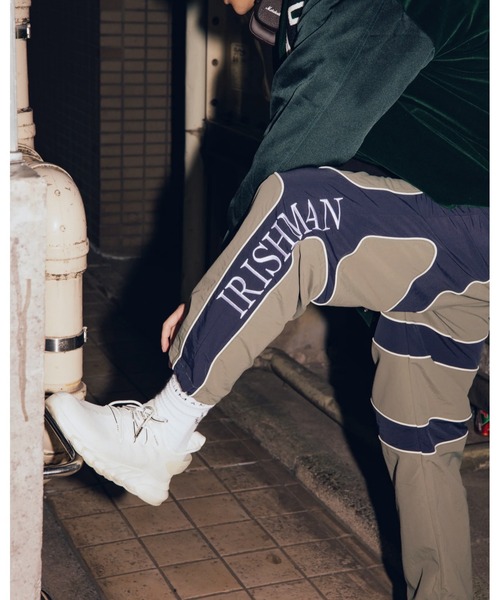 IRISHMAN(アイリッシュマン)の「【IRISHMAN/アイリッシュマン】【AERO】Nylon Wide Pants / 強撥水ナイロンワイドパンツ トラックパンツ(UNISEX)(その他パンツ・メンズ・カーキ/ブラック・LARGE/MEDIUM/SMALL/X-LARGE)」の1枚目の写真