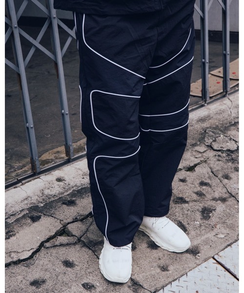 IRISHMAN(アイリッシュマン)の「【IRISHMAN/アイリッシュマン】【AERO】Nylon Wide Pants / 強撥水ナイロンワイドパンツ トラックパンツ(UNISEX)(その他パンツ・メンズ・カーキ/ブラック・LARGE/MEDIUM/SMALL/X-LARGE)」の2枚目の写真