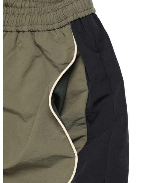 IRISHMAN(アイリッシュマン)の「【IRISHMAN/アイリッシュマン】【AERO】Nylon Wide Pants / 強撥水ナイロンワイドパンツ トラックパンツ(UNISEX)(その他パンツ・メンズ・カーキ/ブラック・LARGE/MEDIUM/SMALL/X-LARGE)」の9枚目の写真
