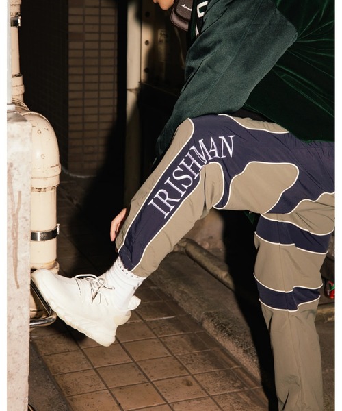IRISHMAN(アイリッシュマン)の「【IRISHMAN/アイリッシュマン】【AERO】Nylon Wide Pants / 強撥水ナイロンワイドパンツ トラックパンツ(UNISEX)(その他パンツ・メンズ・カーキ/ブラック・LARGE/MEDIUM/SMALL/X-LARGE)」の4枚目の写真