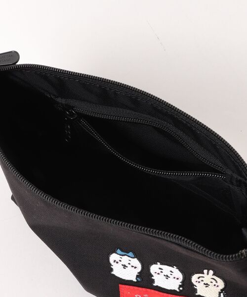 Manhattan Portage（マンハッタンポーテージ）の「Manhattan Portage/マンハッタンポーテージ ショルダーバック "ちいかわ" ZUCCOTTI CLUTCH CKW26 MP6020CKW26（ショルダーバッグ・メンズ・ブラック・FREE）」の4枚目の写真