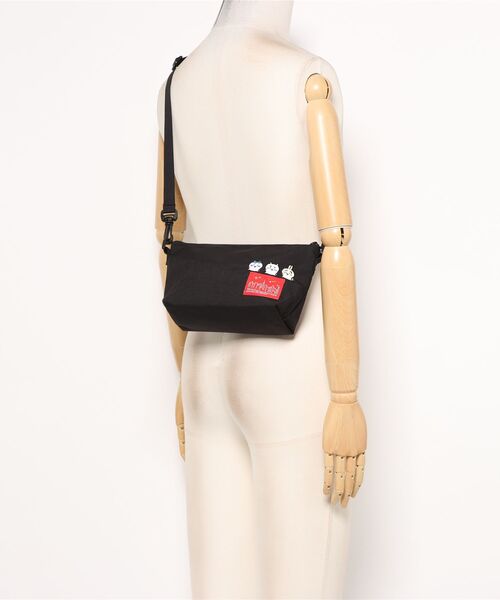 Manhattan Portage（マンハッタンポーテージ）の「Manhattan Portage/マンハッタンポーテージ ショルダーバック "ちいかわ" ZUCCOTTI CLUTCH CKW26 MP6020CKW26（ショルダーバッグ・メンズ・ブラック・FREE）」の5枚目の写真