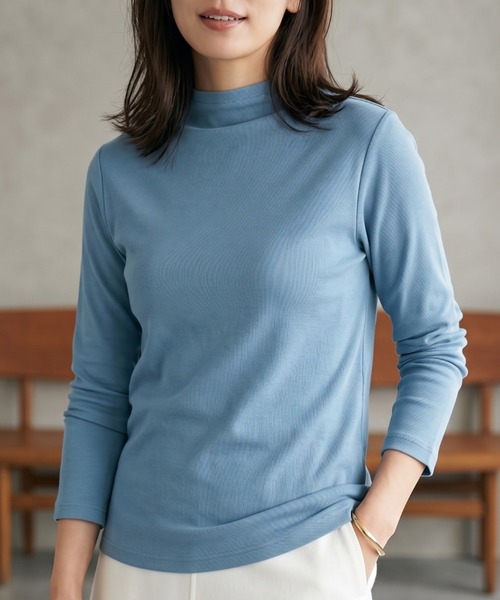Belta attrice(ベルタアトリーチェ)の「【汗冷え防止】ハイツイストコットン100 強撚フライス ハイネック 長袖 カットソー/インナー/薄手 秋冬(Tシャツ/カットソー・レディース・ホワイト/ブラック/グレイッシュベージュ/グリーン/ミント/ライトブルー/ダークブルー/ライトピンク/ボルドー/オレンジ・FREE)」の6枚目の写真