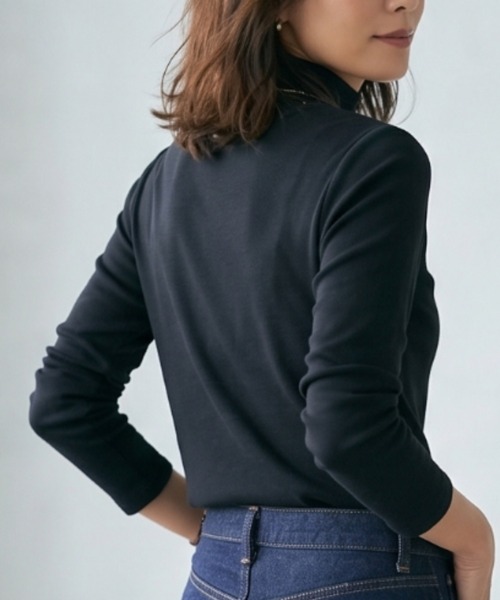 Belta attrice(ベルタアトリーチェ)の「【汗冷え防止】ハイツイストコットン100 強撚フライス ハイネック 長袖 カットソー/インナー/薄手 秋冬(Tシャツ/カットソー・レディース・ホワイト/ブラック/グレイッシュベージュ/グリーン/ミント/ライトブルー/ダークブルー/ライトピンク/ボルドー/オレンジ・FREE)」の16枚目の写真