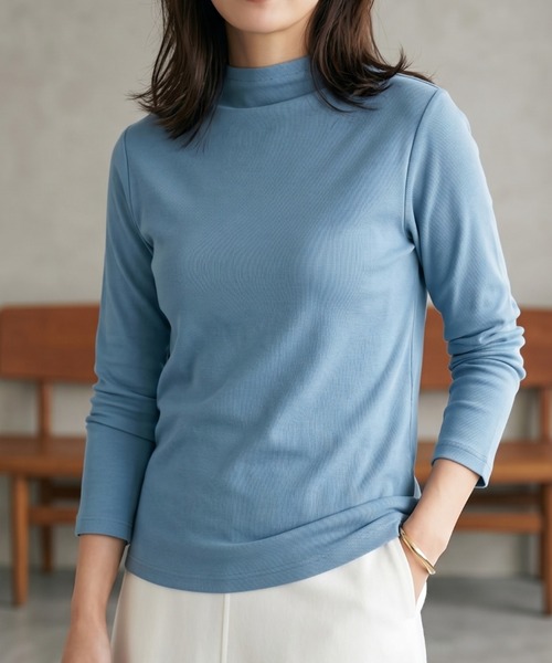 Belta attrice(ベルタアトリーチェ)の「【汗冷え防止】ハイツイストコットン100 強撚フライス ハイネック 長袖 カットソー/インナー/薄手 秋冬(Tシャツ/カットソー・レディース・ホワイト/ブラック/グレイッシュベージュ/グリーン/ミント/ライトブルー/ダークブルー/ライトピンク/ボルドー/オレンジ・FREE)」の21枚目の写真