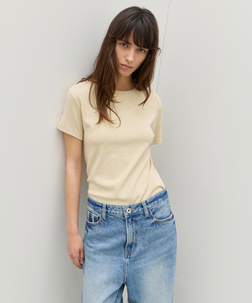 LEVAR（レバー）の「All-day Cotton Rib T-shirt - Cream Butter（Tシャツ/カットソー・レディース・その他・SMALL/MEDIUM）」の2枚目の写真