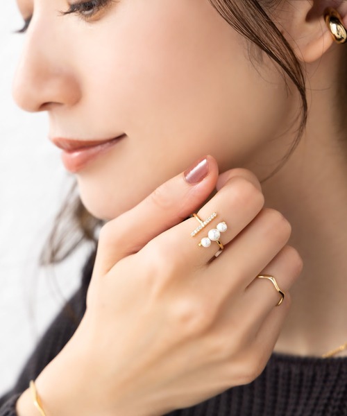 Cream dot.(クリームドット)の「【金属アレルギー対応】パール&ビジューバーの主役級オープンリング(リング・レディース・シルバー/ゴールド/ピンクゴールド・ONE SIZE)」の4枚目の写真