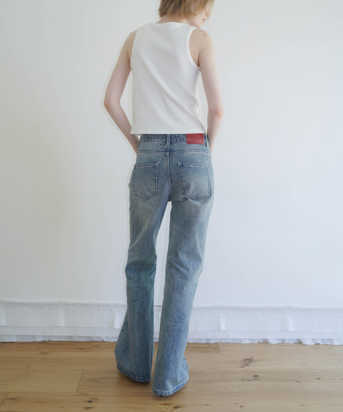 HEEARI(ヒアリー)の「ソフィフレアデニムパンツ_ライトブルー(デニムパンツ・レディース・その他・SMALL/MEDIUM/X-SMALL)」の4枚目の写真