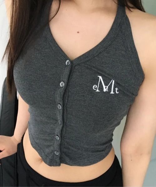 MUCENT(ムセント)の「【日本未発売/WEB限定】MUCENT(ムセント)/ホルターネック スリーブレス クロップ タンクトップ/MERA HALTER NECK CROP SLEEVELESS(タンクトップ・レディース・ブラック/ホワイト/チャコールグレー・FREE)」の5枚目の写真