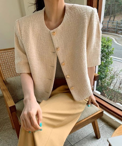 FAVORITO(ファヴォリート)の「半袖ノーカラージャケット(ノーカラージャケット・レディース・ベージュ・F)」の3枚目の写真