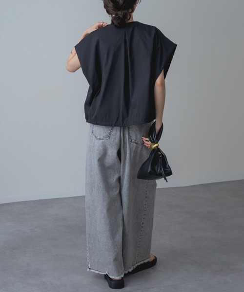 refinedworks(リファインドワークス)の「【refinedworks】旬顔シルエット! バンドカラー 裾ドロスト 立体ブラウス(シャツ/ブラウス・レディース・ブルー/ホワイト/ブラック/ブラウン・FREE)」の13枚目の写真