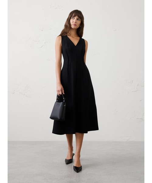 BANANA REPUBLIC FACTORY STORE(バナナリパブリック ファクトリーストア)の「BANANA REPUBLIC FACTORY STORE ポンチ ミディワンピース(ワンピース・レディース・ブラック/ネイビー・XS/S/M/L)」の2枚目の写真