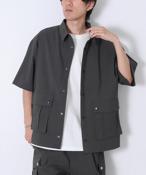 CRAFT STANDARD BOUTIQUE(クラフトスタンダードブティック)の「機能素材ダブルポケット半袖シャツ(シャツ/ブラウス・メンズ・ブラック/チャコールグレー・L/M)」の3枚目の写真