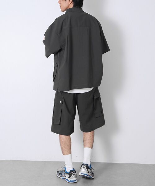 CRAFT STANDARD BOUTIQUE(クラフトスタンダードブティック)の「機能素材ダブルポケット半袖シャツ(シャツ/ブラウス・メンズ・ブラック/チャコールグレー・L/M)」の21枚目の写真