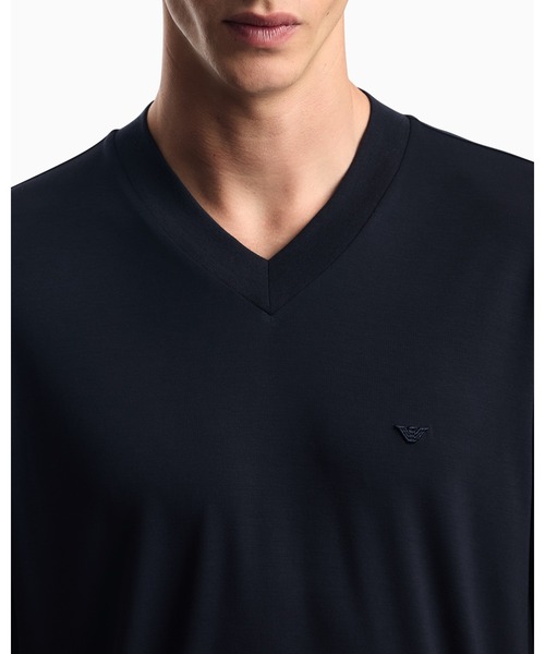 EMPORIO ARMANI(エンポリオアルマーニ)の「【エンポリオ アルマーニ】Vネック Tシャツ モダールジャージー マイクロイーグル刺繍(Tシャツ/カットソー・メンズ・ネイビー・MEDIUM/SMALL/X-LARGE/X-SMALL/XX-LARGE)」の4枚目の写真