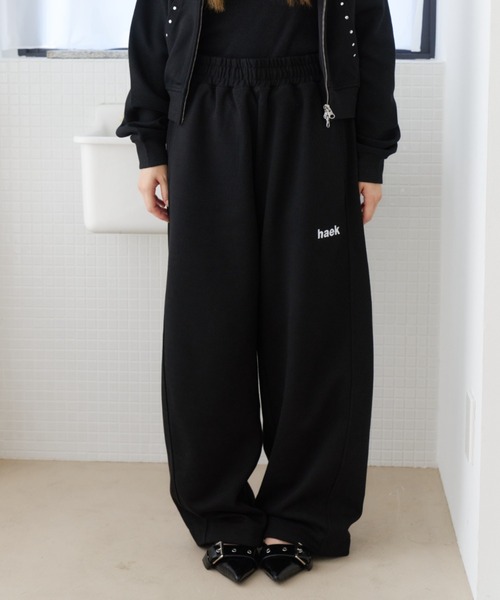 haek(ハク)の「curve sweat pants/カーブスウェットパンツ(スウェットパンツ・レディース・グレー/ブラック・MEDIUM/SMALL)」の2枚目の写真