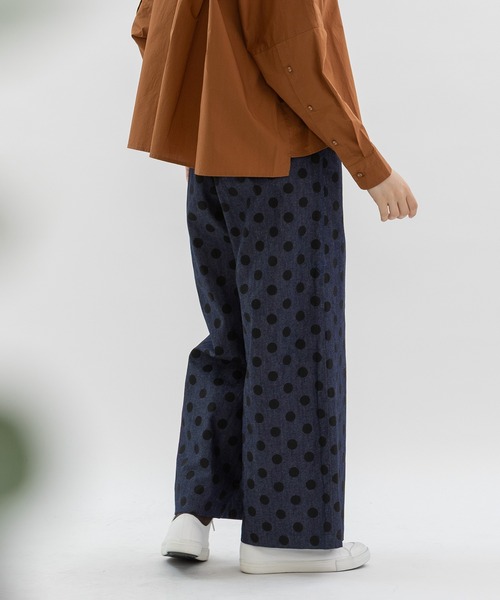 nop de nod(ノップドゥノッド)の「チノクロス・デニムワイドパンツ(その他パンツ・レディース・ドット/インディゴブルー/ベージュ・3)」の8枚目の写真