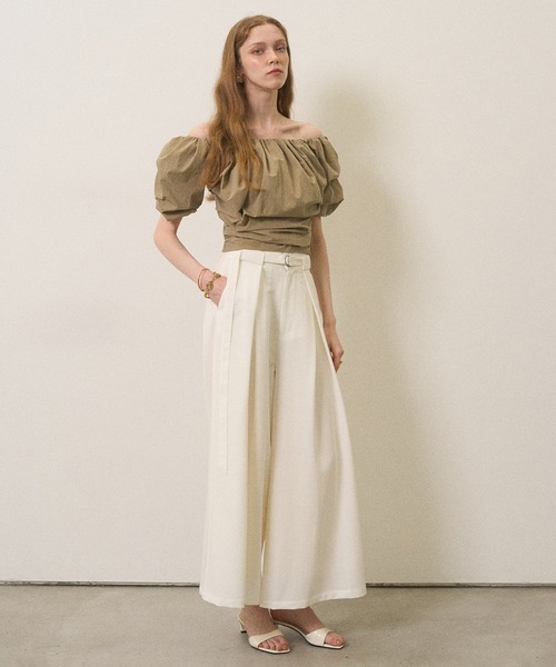 MIELI INVARIANT（ミエリインヴァリアント）の「Wide Tuck Belt Flare Slacks（スラックス・レディース・ホワイト/ブラック/レモンイエロー・SMALL/MEDIUM）」の6枚目の写真