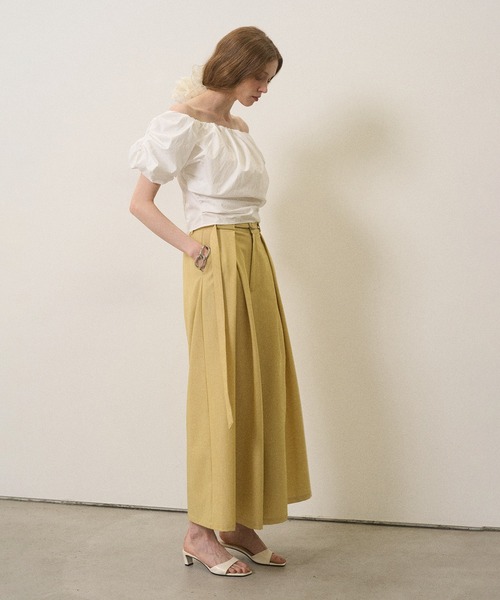 MIELI INVARIANT（ミエリインヴァリアント）の「Wide Tuck Belt Flare Slacks（スラックス・レディース・ホワイト/ブラック/レモンイエロー・SMALL/MEDIUM）」の15枚目の写真