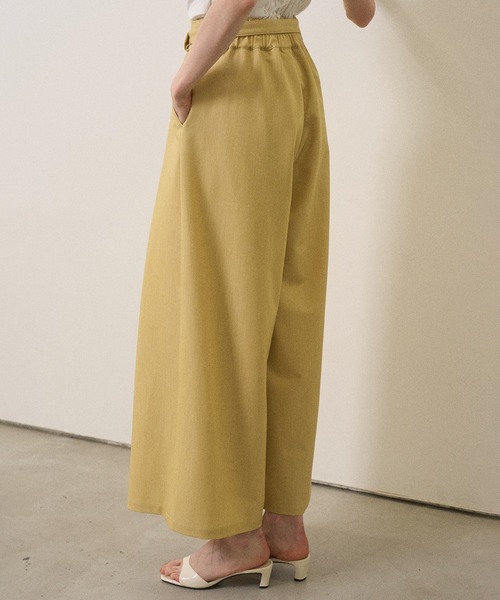 MIELI INVARIANT（ミエリインヴァリアント）の「Wide Tuck Belt Flare Slacks（スラックス・レディース・ホワイト/ブラック/レモンイエロー・SMALL/MEDIUM）」の20枚目の写真
