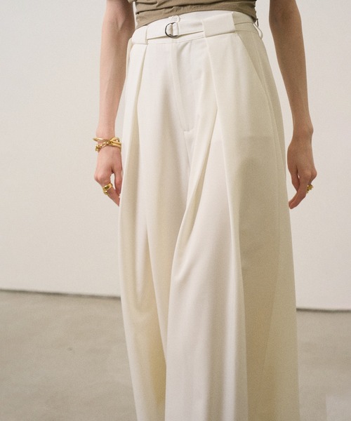 MIELI INVARIANT（ミエリインヴァリアント）の「Wide Tuck Belt Flare Slacks（スラックス・レディース・ホワイト/ブラック/レモンイエロー・SMALL/MEDIUM）」の8枚目の写真