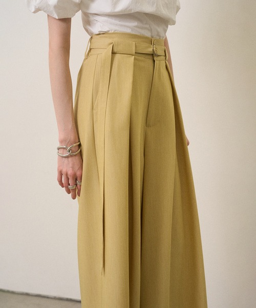 MIELI INVARIANT（ミエリインヴァリアント）の「Wide Tuck Belt Flare Slacks（スラックス・レディース・ホワイト/ブラック/レモンイエロー・SMALL/MEDIUM）」の19枚目の写真