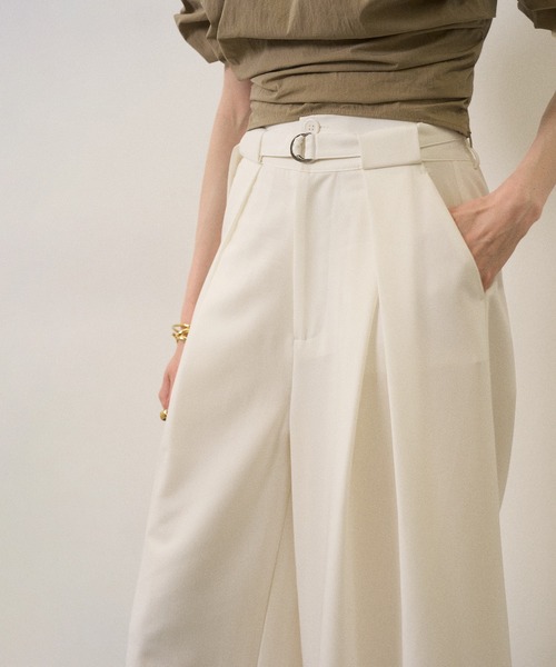 MIELI INVARIANT（ミエリインヴァリアント）の「Wide Tuck Belt Flare Slacks（スラックス・レディース・ホワイト/ブラック/レモンイエロー・SMALL/MEDIUM）」の9枚目の写真