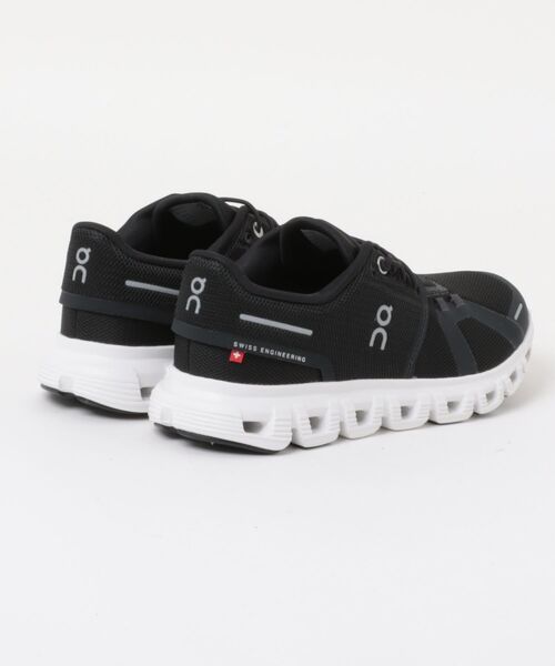 On（オン）の「【On】3WF10060299 Cloud 6（スニーカー・レディース・ブラック・24/24.5/25/23.5/23）」の2枚目の写真