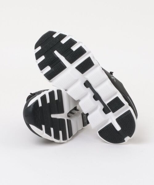 On（オン）の「【On】3WF10060299 Cloud 6（スニーカー・レディース・ブラック・24/24.5/25/23.5/23）」の3枚目の写真