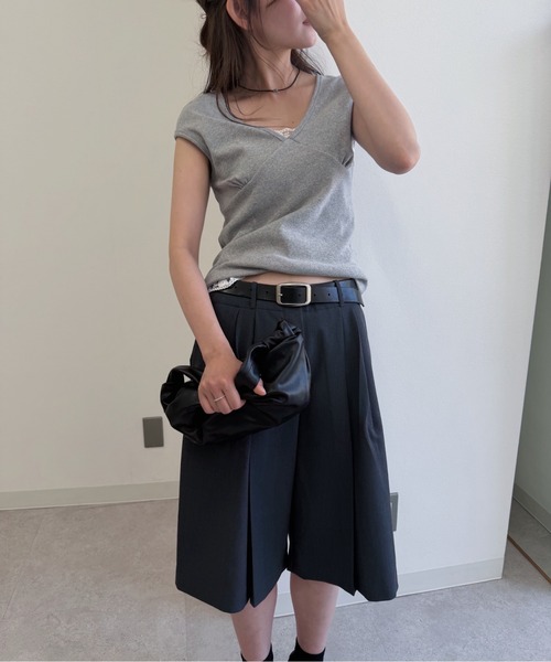 nananamoe(ナナナモエ)の「curve gather lib T / カーブギャザーリブTシャツ(Tシャツ/カットソー・レディース・チャコールグレー/アイボリー/グレー・FREE)」の13枚目の写真