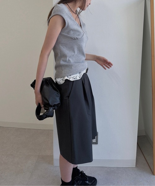 nananamoe(ナナナモエ)の「curve gather lib T / カーブギャザーリブTシャツ(Tシャツ/カットソー・レディース・チャコールグレー/アイボリー/グレー・FREE)」の18枚目の写真