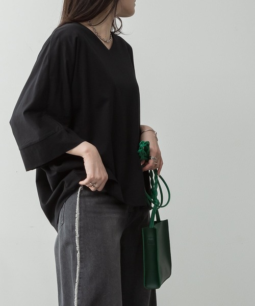 ElegChic（エレグシック）の「Vネック7分袖ドルマンTシャツ（Tシャツ/カットソー・レディース・チャコールグレー/ミント/グレイッシュベージュ/ブラック/オフホワイト・4L/XL/M）」の7枚目の写真